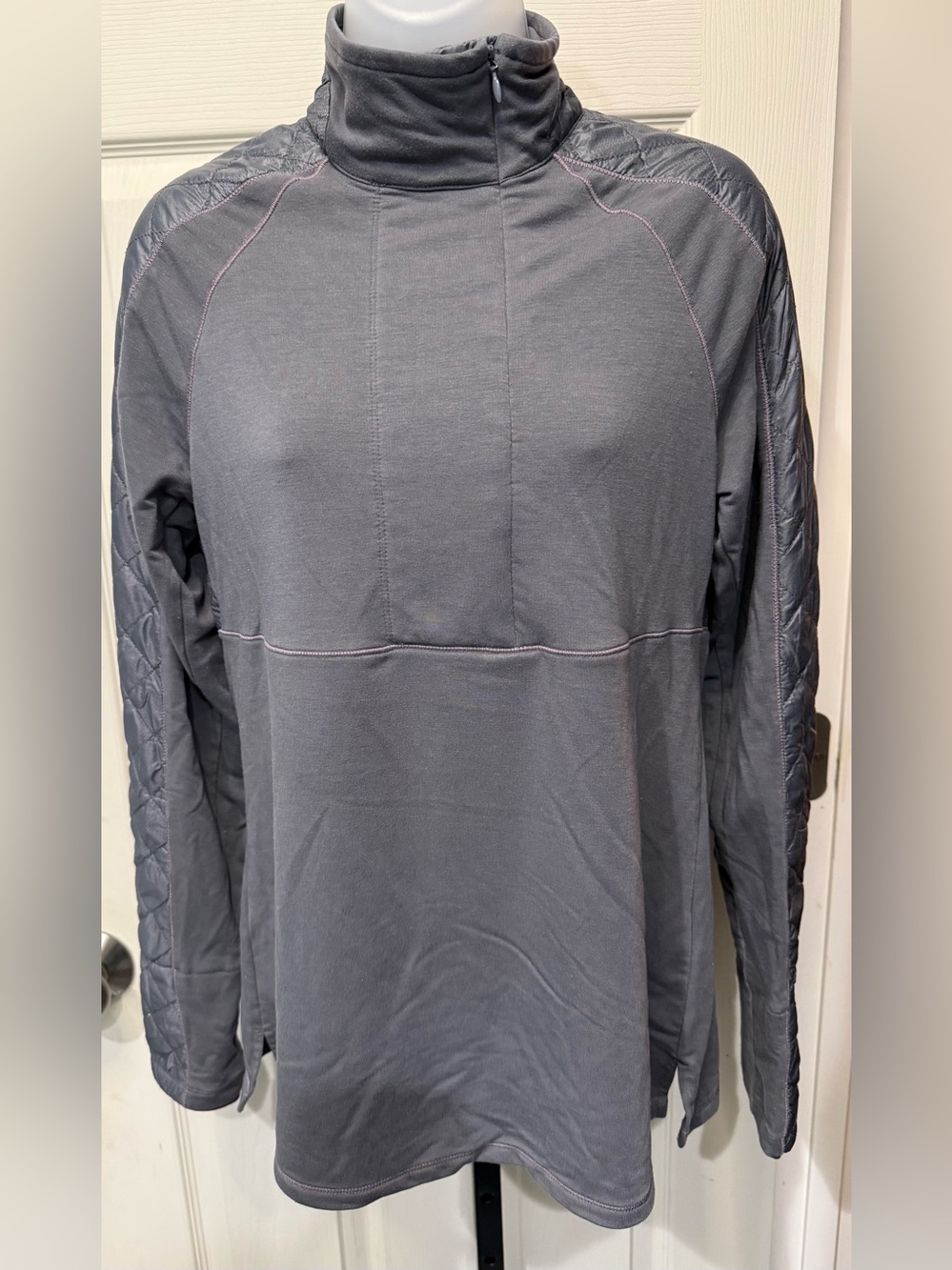 Athleta Woman’s Gray Quilted-Sleeve & Back Thumbhole Pullover